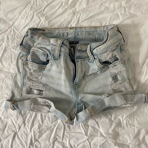 american eagle light wash distressed denim shorts, size 0